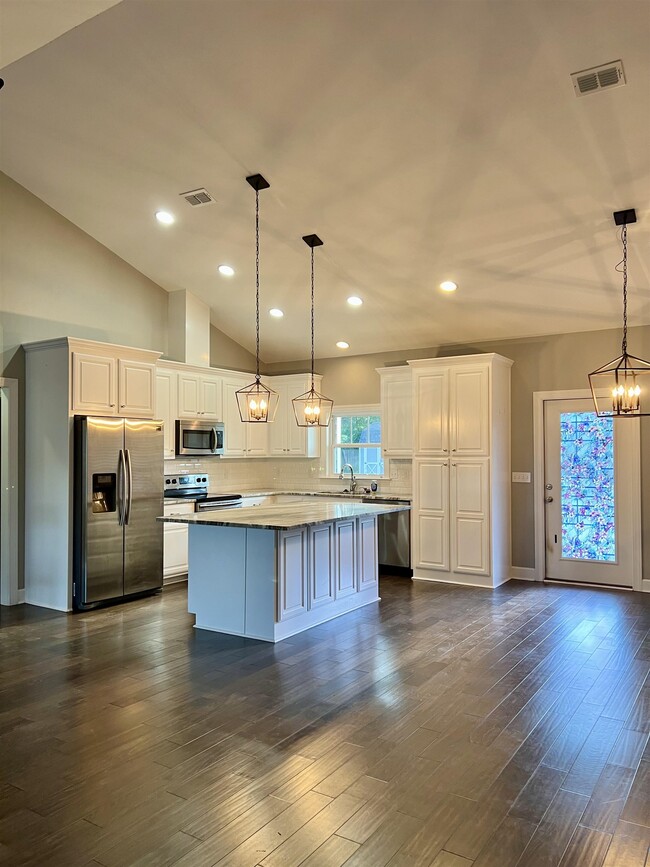 Building Photo - 119 Savannah Forest Cir