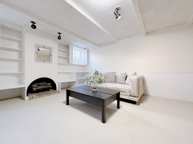 Building Photo - 1561 Wesbrook Cres