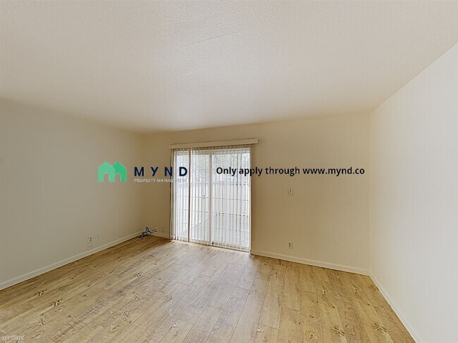 Building Photo - 928-930 Ravenscourt Ave
