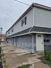 Building Photo - 215 S Pavilion Ave