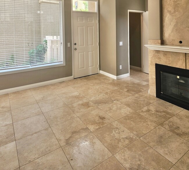 Foto del edificio - FOR LEASE - Available now!