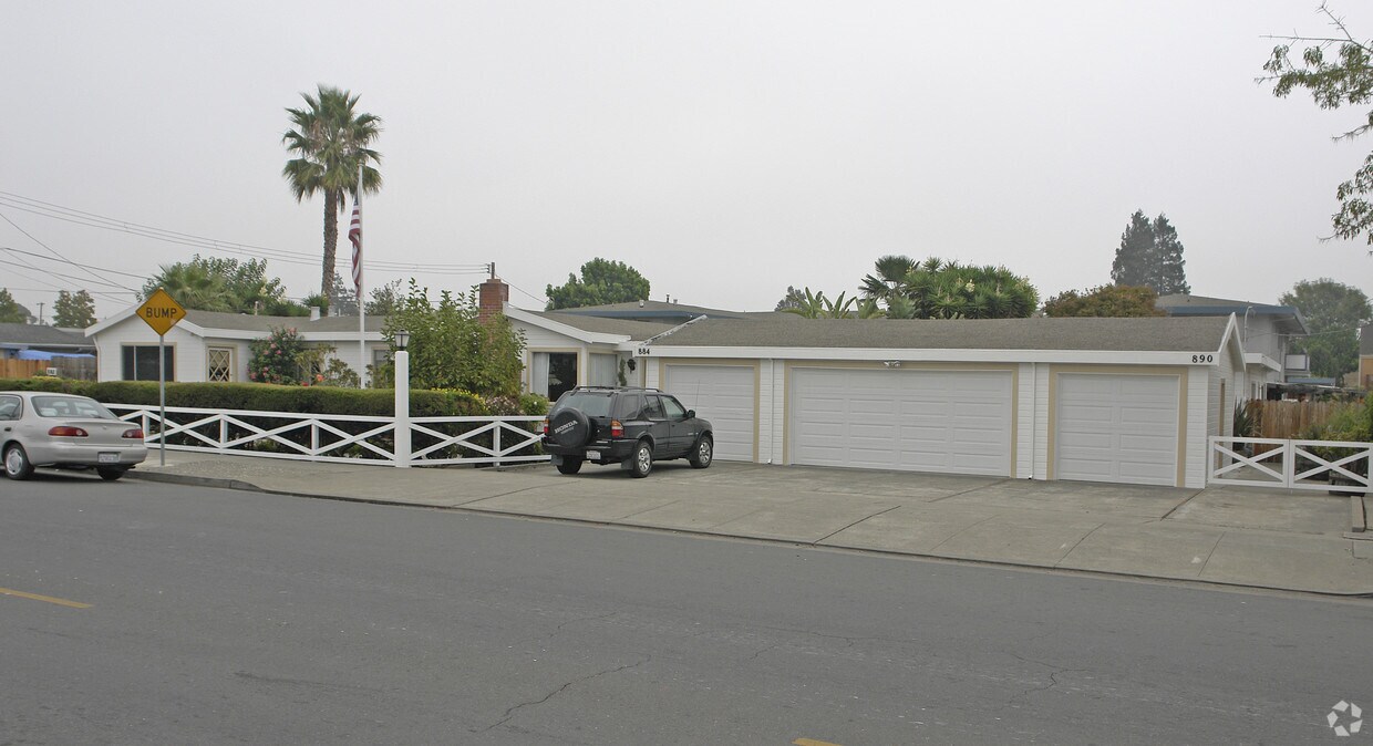 Primary Photo - 884-890 Schafer Rd