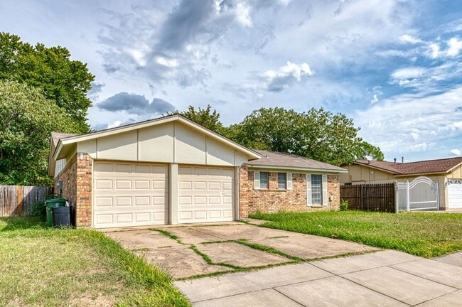 Foto del edificio - Spacious 3-Bedroom, 2-Bathroom Home in a Prime Location