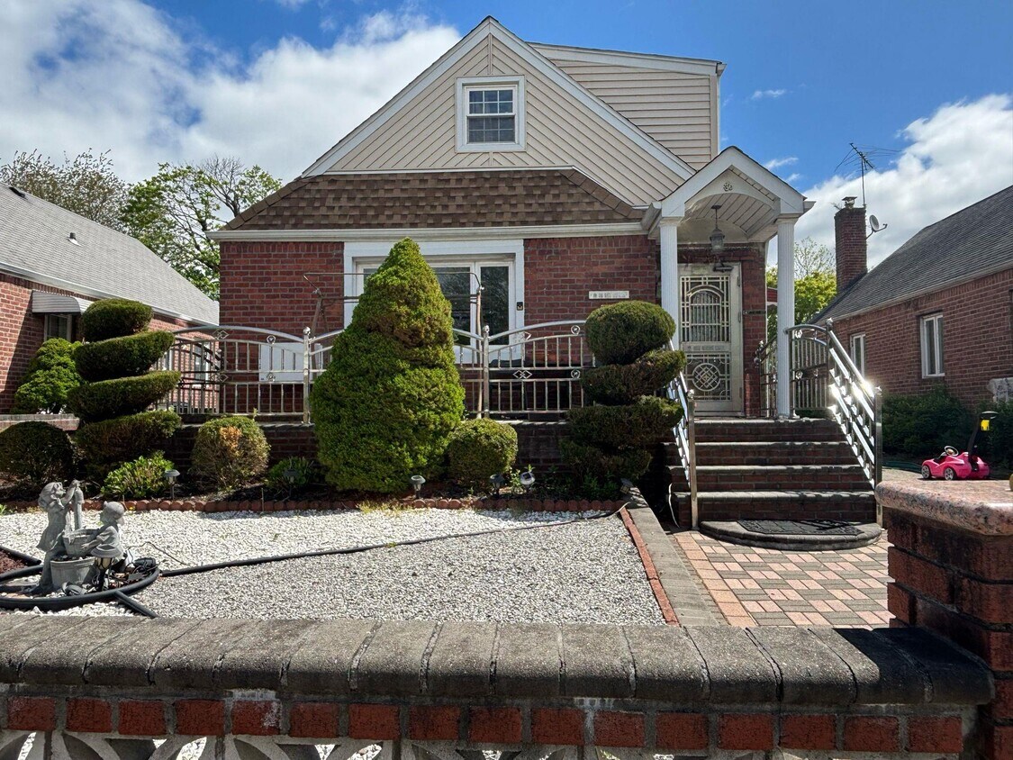 Foto principal - 80-17 252nd St