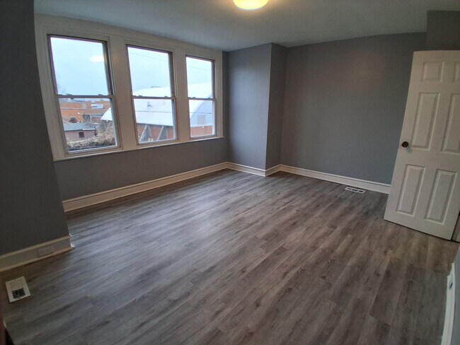 Foto del edificio - 3 BED 1 BATH HOME FOR RENT