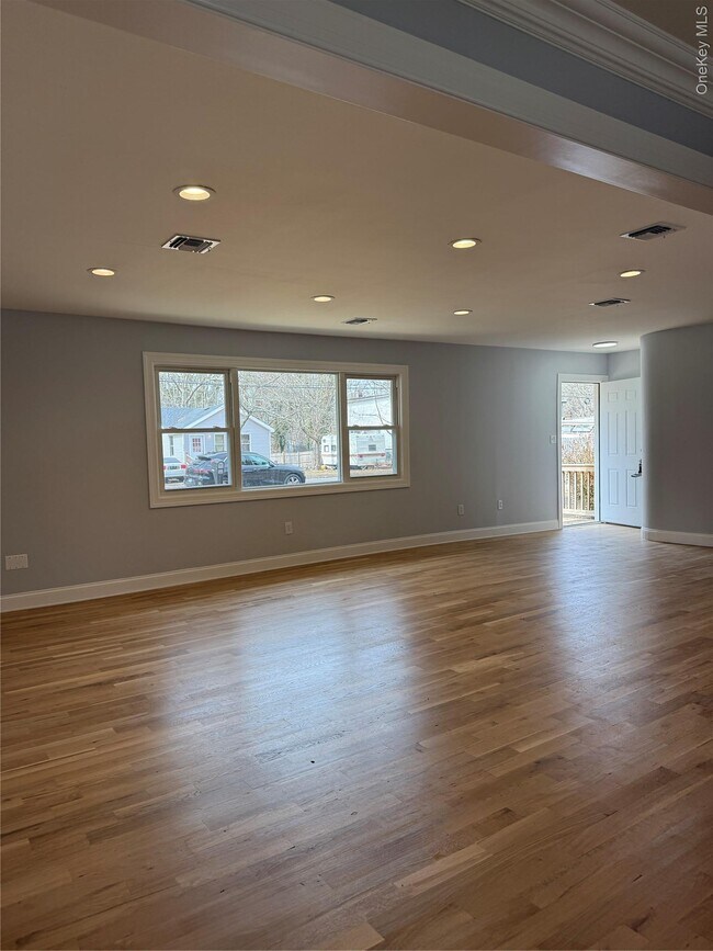 Foto del edificio - 165 Lynbrook Dr