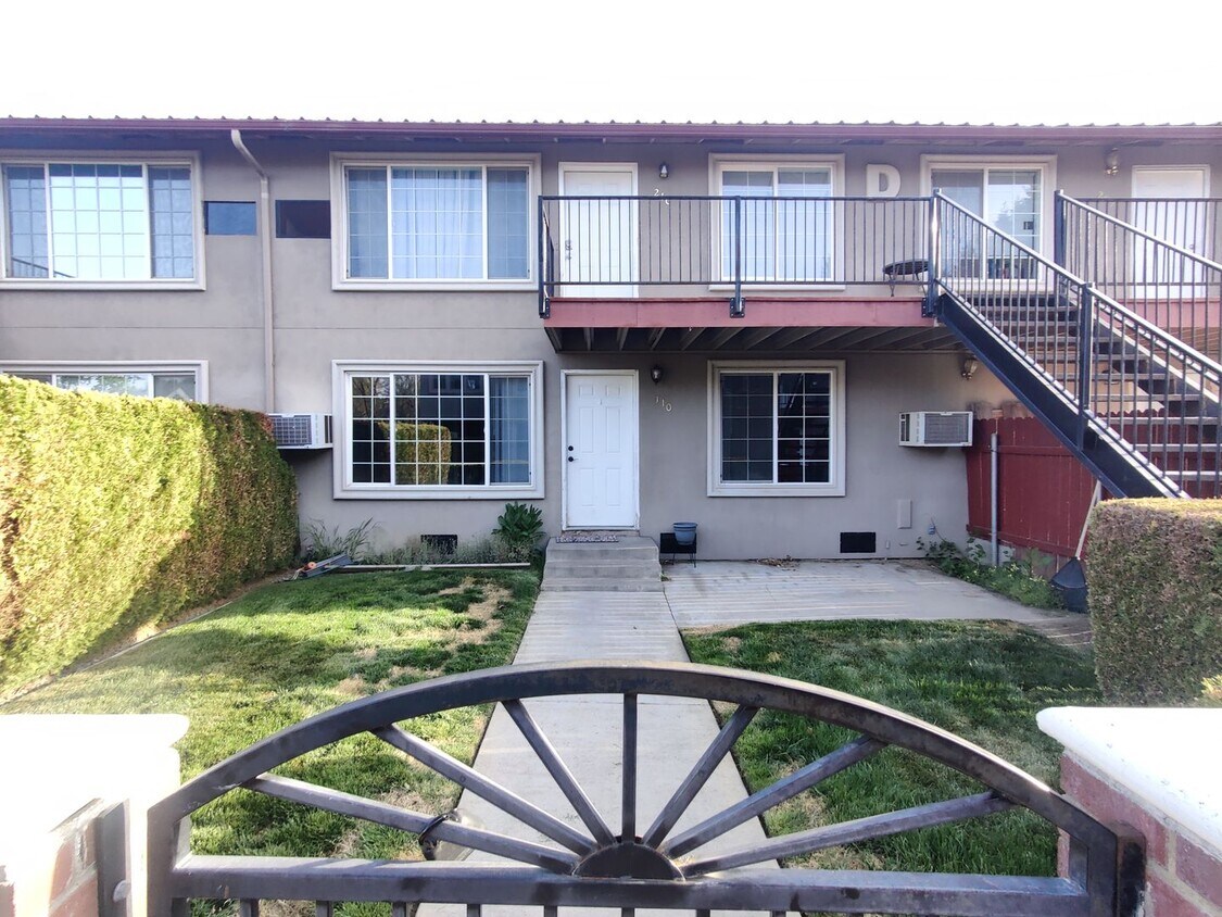Foto principal - Updated Condo in West Richland
