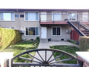Building Photo - 526 S 40th Ave