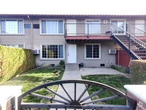 Building Photo - 526 S 40th Ave