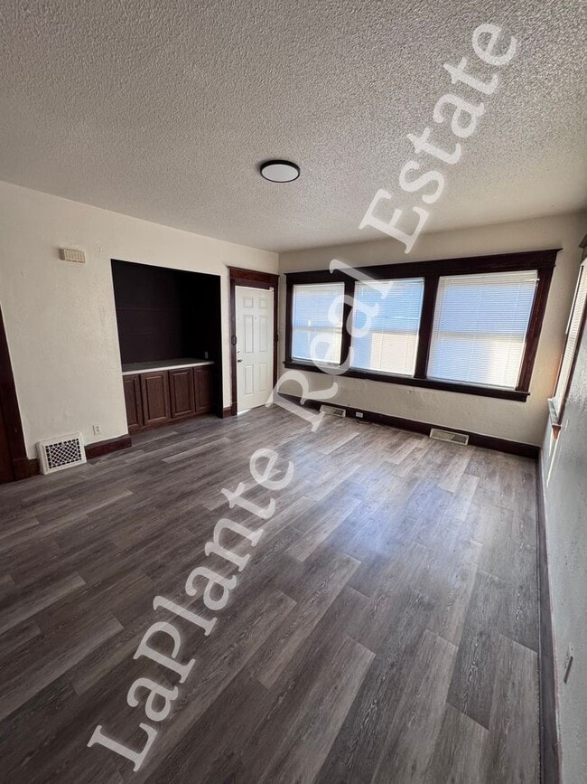 Foto del edificio - 1308 Goodale Ave