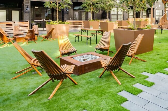 Foto del edificio - 401 Korean Veterans Blvd