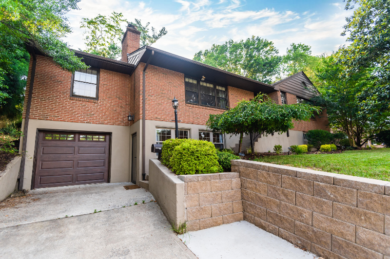 Primary Photo - 1219 Greenway Ct
