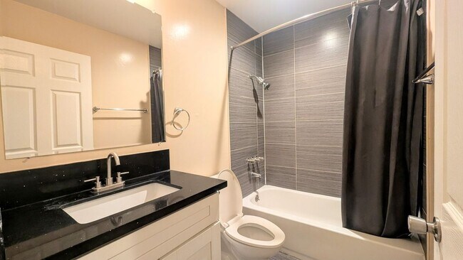 Foto del edificio - 1299 W 37th Dr