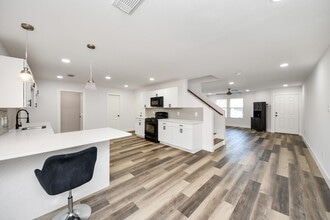 Building Photo - 7826 Maverick Trace Ln
