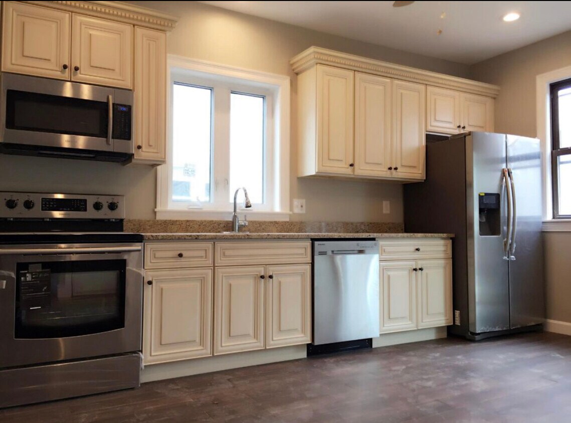 Foto principal - 136 Brooks St
