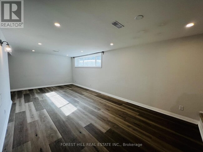 Building Photo - 48 Steel St