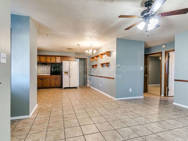 Foto del edificio - 2205 Donna Dr