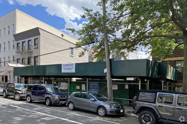 Building Photo - 144 Freeman St