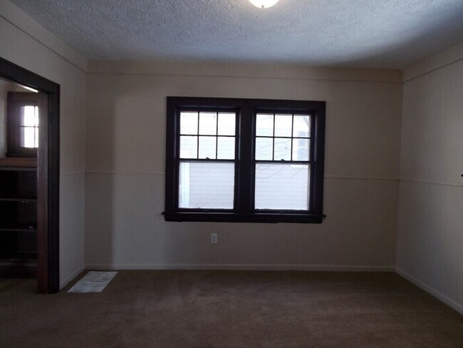 Building Photo - Storer Ave- 3 Bedroom Home- Akron Oh