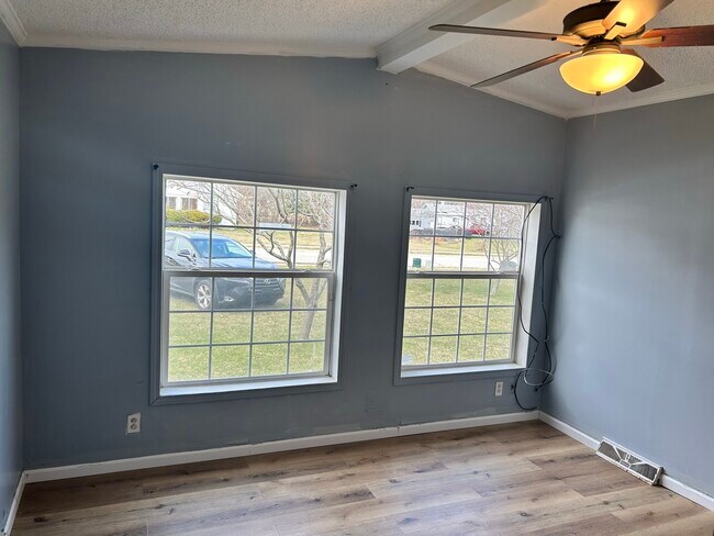 Building Photo - 1409 E Borley Ave