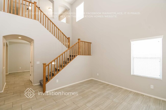 Building Photo - 1723 W Dugan Dr