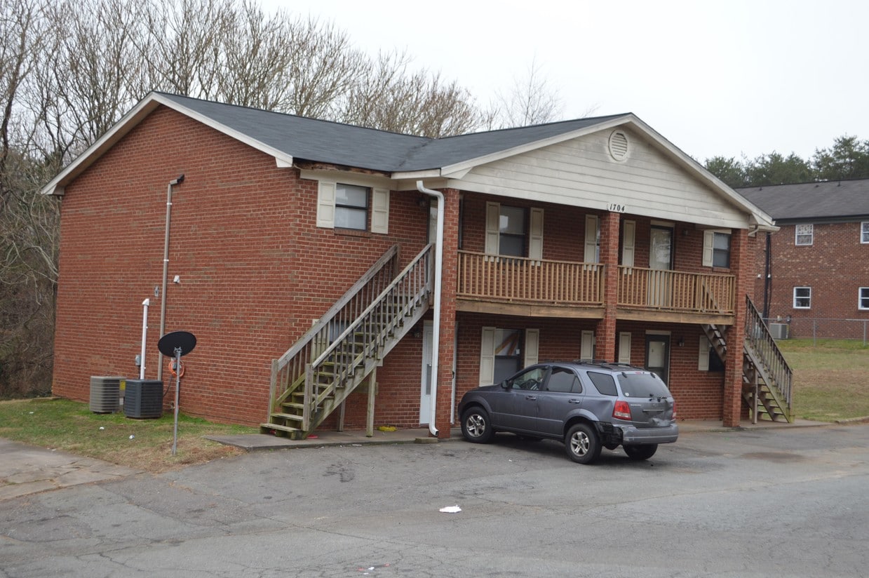 1704 Green Oaks Dr Winston-salem Nc 27107 Apartments - Winston-salem Nc Apartmentscom