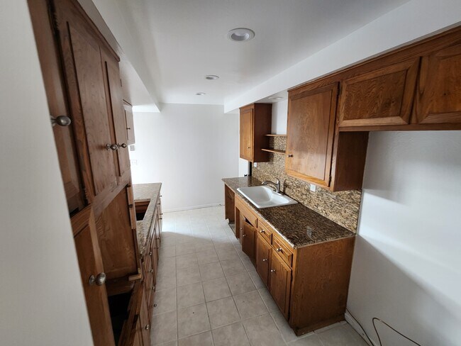 Foto del edificio - 702 N Paulina Ave