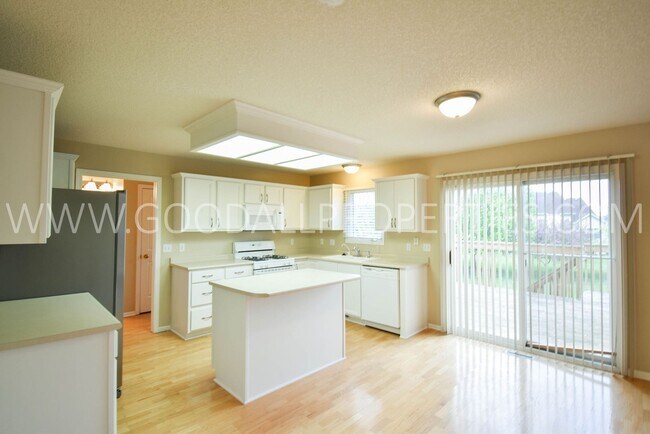 Foto del edificio - 4 Bedroom 2.5 Bathroom home in Urbandale