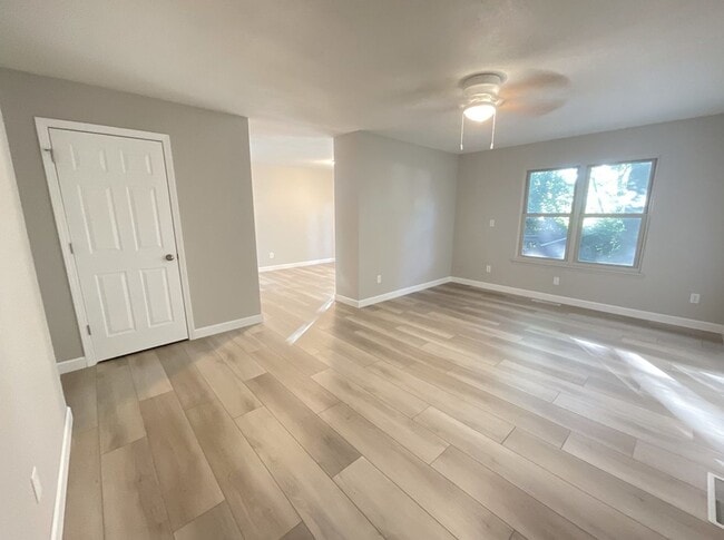 Building Photo - Leasing
