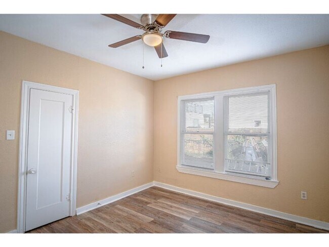 Foto del edificio - 907 Iowa St