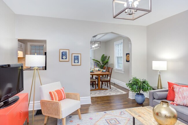 Foto del edificio - Available Now - Adorable and Spacious!  2 ...