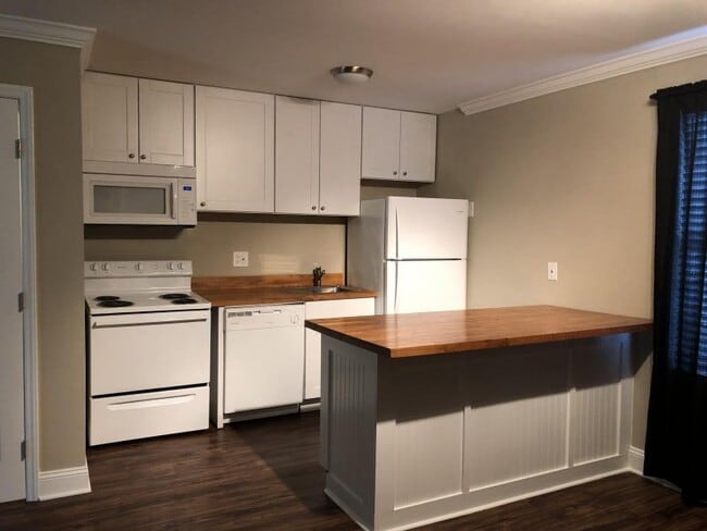 Microwave and kitchen island - 1435 Fernwood Glendale Rd