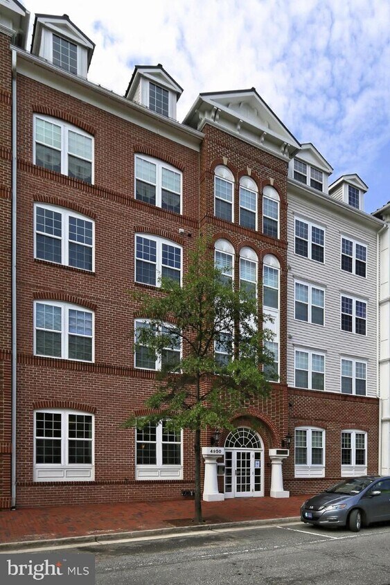 Primary Photo - 4950 Brenman Park Dr
