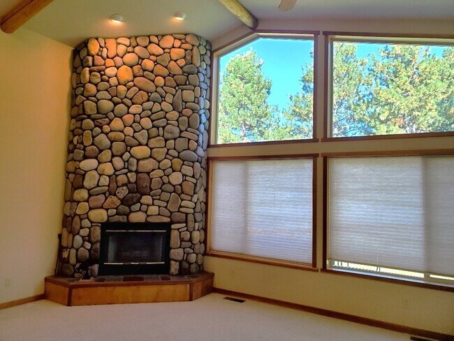 Building Photo - Eagle Bend Golf Home