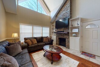 Building Photo - 3122 Camelot Dr