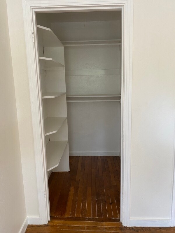 Building Photo - 204 S E St