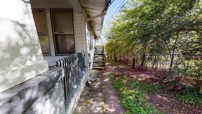 Building Photo - 614 Farragut Ave