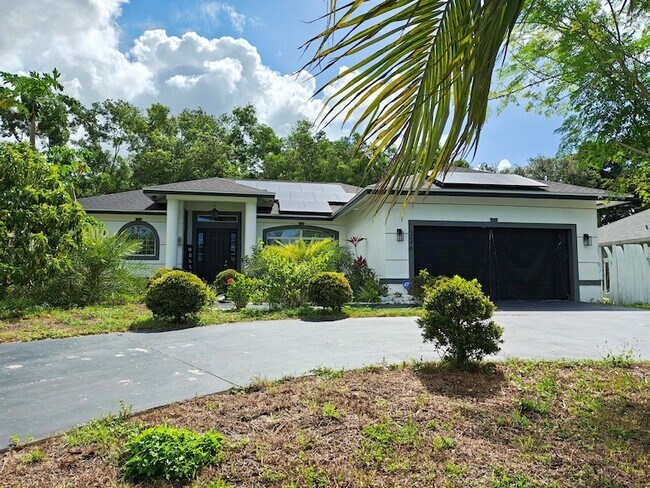 Building Photo - 376 SW Tulip Blvd