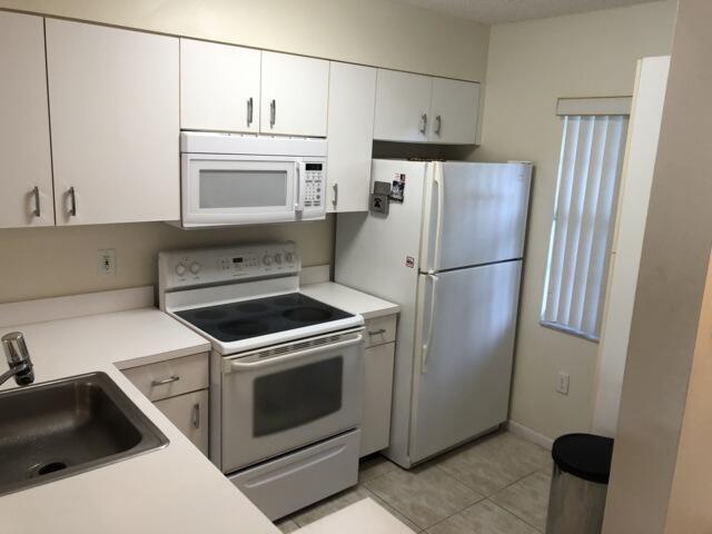 Building Photo - 2236 N Cypress Bend Dr
