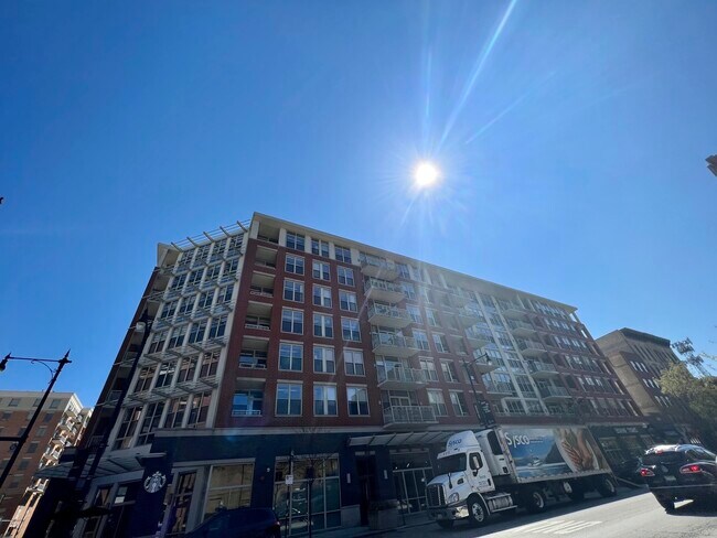 Building Photo - 1001 W Madison St