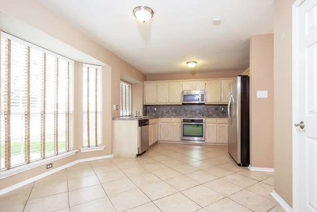 Building Photo - 3011 Renaissance Dr