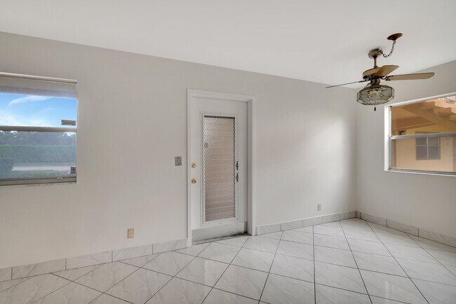 Building Photo - 200 Saxony Ln