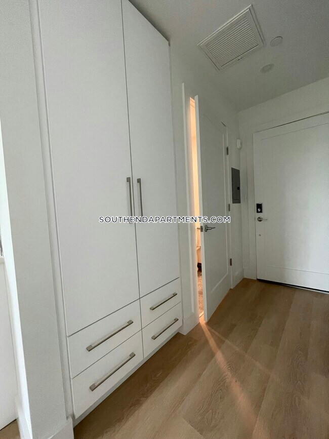 Foto del edificio - 1127 Harrison Ave