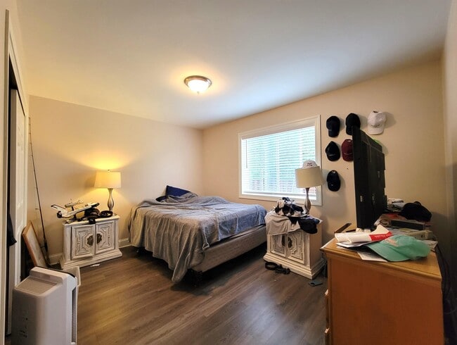 Building Photo - 306 Golden Valley Dr