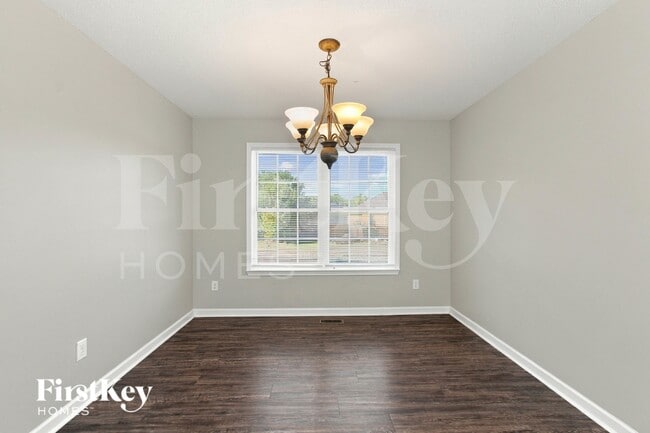 Building Photo - 1011 Hickory Cir