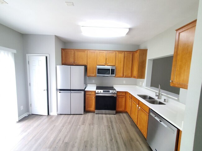 Building Photo - Beautiful 3 story townhome in Charlotte, NC