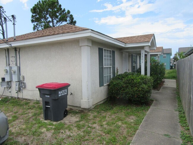 Foto del edificio - 5501 Hilltop Ave