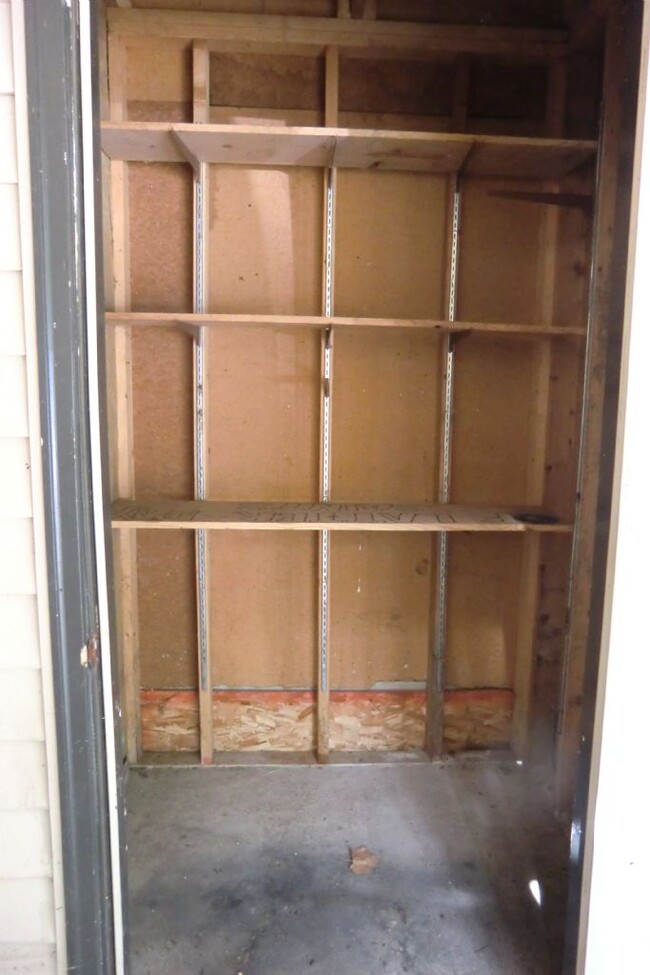 Building Photo - 1623 Red Bud Dr