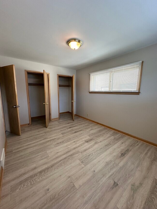Building Photo - Cozy West Allis 1 Bedroom Apartment