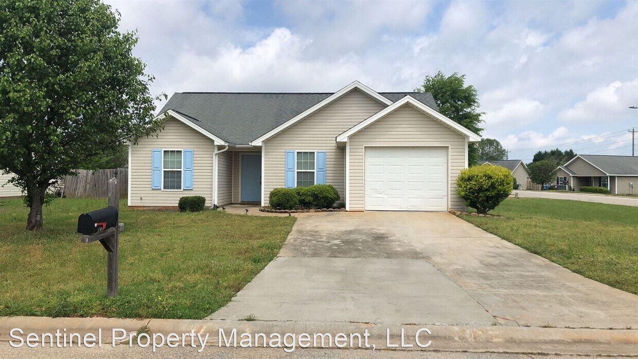 3 br, 2 bath House 100 Coronation Dr House Rental in Bonaire, GA